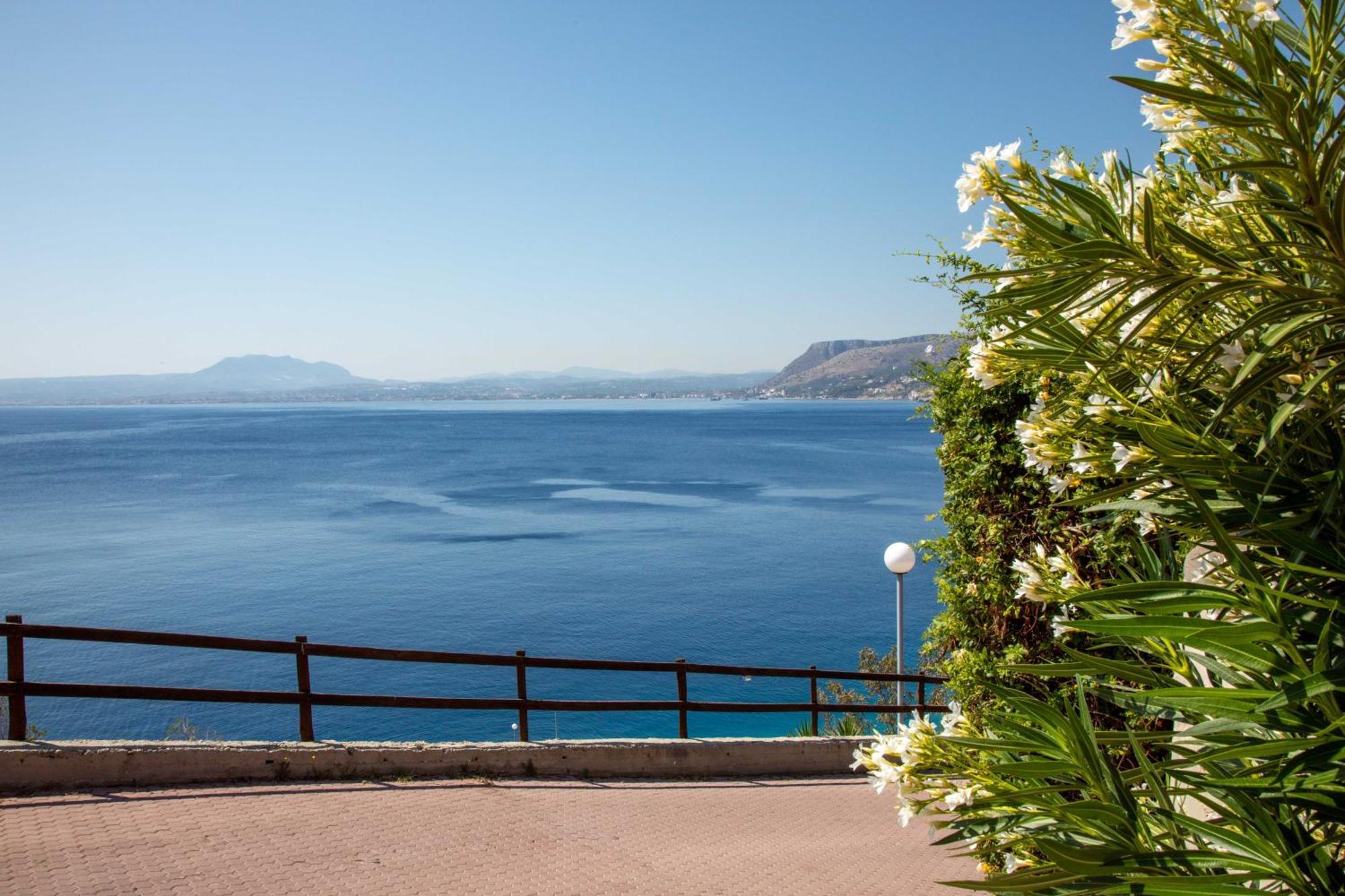 Lux House In A Private Area Apartment Heraklion  ภายนอก รูปภาพ
